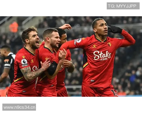 英超红白是哪个球队：解答英超中红白色队服的代表球队